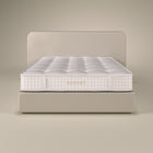 Creme mit edlem Stoffakzent